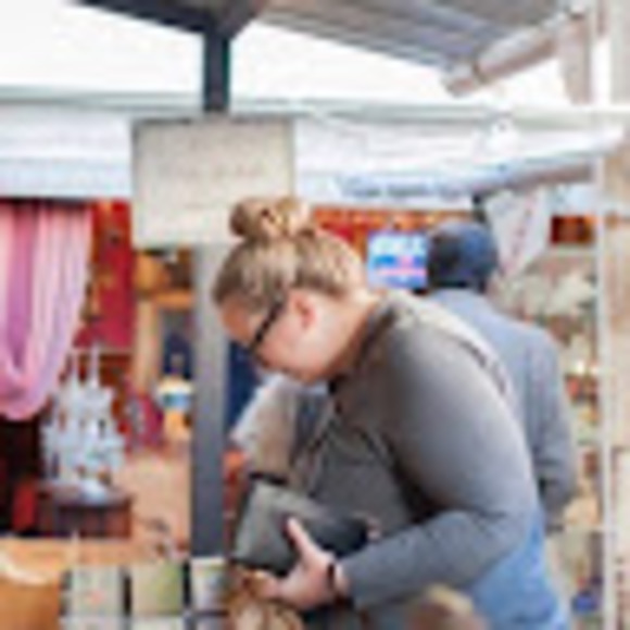 Meet your Posher, Kim - Picture 1 of 1